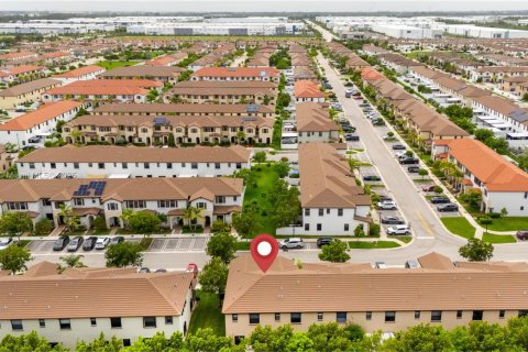 Townhouse in Hialeah, Florida 3 bedrooms, 143.07 sq.m. № 1774373 - photo 28