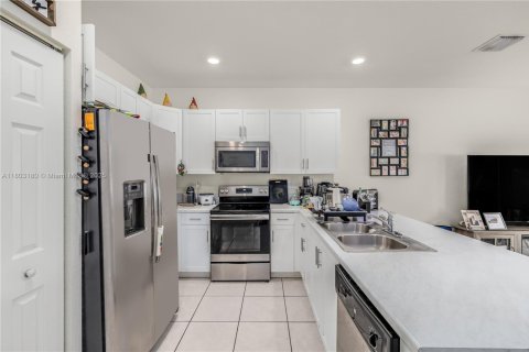 Townhouse in Hialeah, Florida 3 bedrooms, 143.07 sq.m. № 1774373 - photo 13