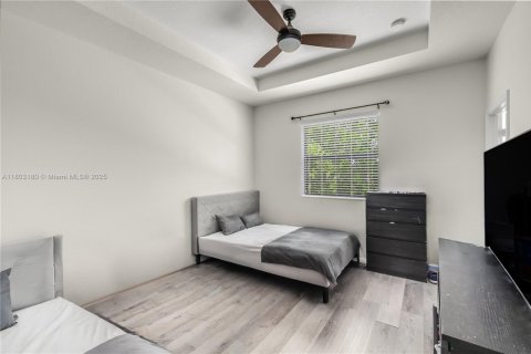 Townhouse in Hialeah, Florida 3 bedrooms, 143.07 sq.m. № 1774373 - photo 18