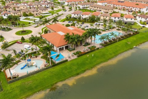 Townhouse in Hialeah, Florida 3 bedrooms, 143.07 sq.m. № 1774373 - photo 30