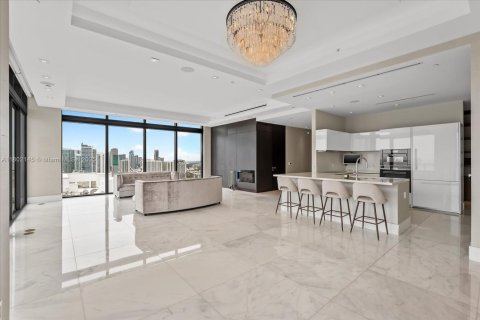 Copropriété à louer à Miami, Floride: 5 chambres, 238.67 m2 № 1959779 - photo 7