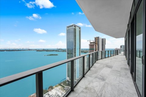 Copropriété à louer à Miami, Floride: 5 chambres, 238.67 m2 № 1959779 - photo 1