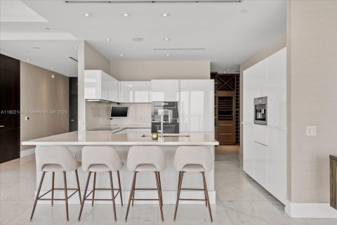 Copropriété à louer à Miami, Floride: 5 chambres, 238.67 m2 № 1959779 - photo 8