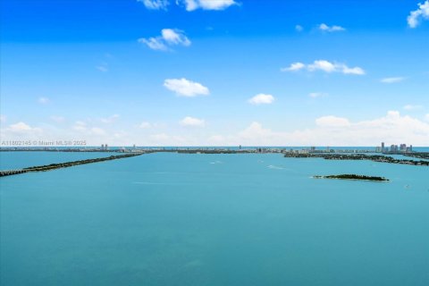 Copropriété à louer à Miami, Floride: 5 chambres, 238.67 m2 № 1959779 - photo 3