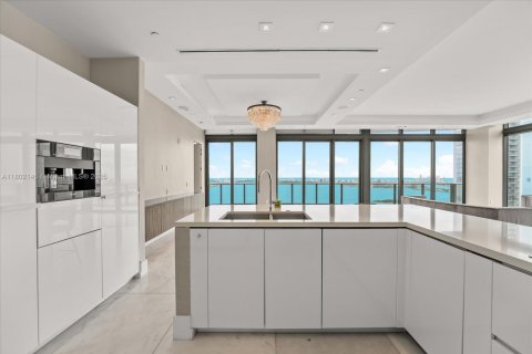 Copropriété à louer à Miami, Floride: 5 chambres, 238.67 m2 № 1959779 - photo 11