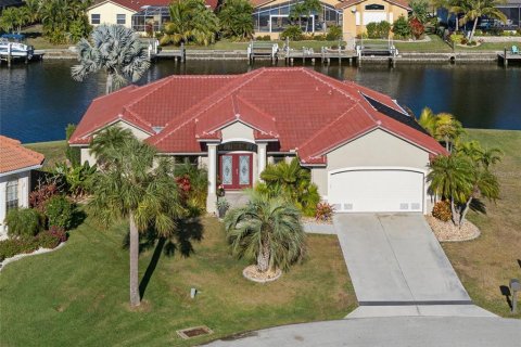 Villa ou maison à vendre à Punta Gorda, Floride: 3 chambres, 197.7 m2 № 2096254 - photo 2