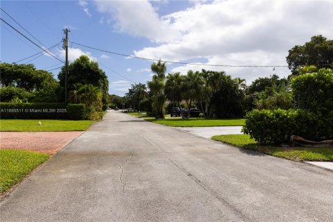 House in Miami Shores, Florida 3 bedrooms, 171.68 sq.m. № 1947220 - photo 26