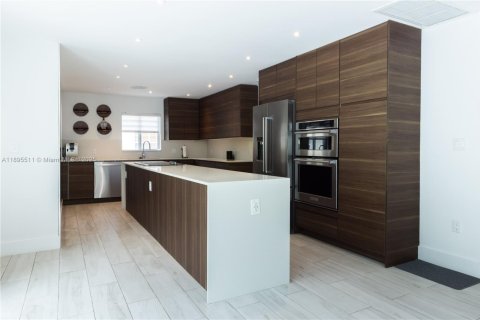 House in Miami Shores, Florida 3 bedrooms, 171.68 sq.m. № 1947220 - photo 15