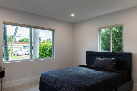 House in Miami Shores, Florida 3 bedrooms, 171.68 sq.m. № 1947220 - photo 19