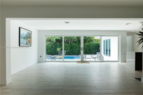 House in Miami Shores, Florida 3 bedrooms, 171.68 sq.m. № 1947220 - photo 2