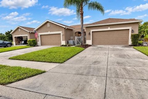 Villa ou maison à Land O' Lakes, Floride 2 chambres, 135.64 m2 № 2413757