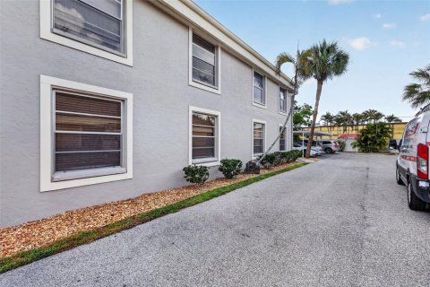 Condo in Bradenton, Florida, 2 bedrooms № 2109275 - photo 7