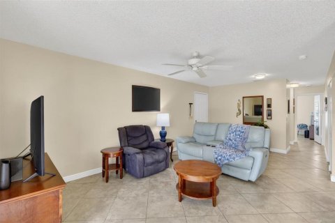 Condo in Bradenton, Florida, 2 bedrooms № 2109275 - photo 12
