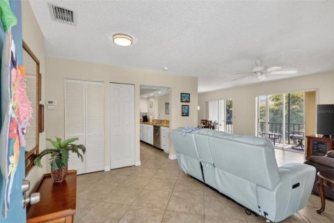 Condo in Bradenton, Florida, 2 bedrooms № 2109275 - photo 10