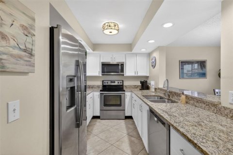Condo in Bradenton, Florida, 2 bedrooms № 2109275 - photo 17