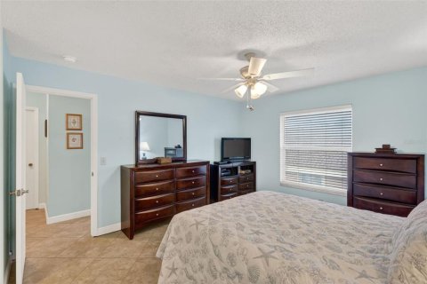 Condo in Bradenton, Florida, 2 bedrooms № 2109275 - photo 28