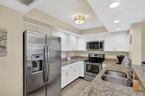 Condo in Bradenton, Florida, 2 bedrooms № 2109275 - photo 18