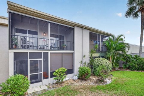 Condo in Bradenton, Florida, 2 bedrooms № 2109275 - photo 2