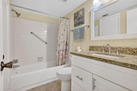 Condo in Bradenton, Florida, 2 bedrooms № 2109275 - photo 24