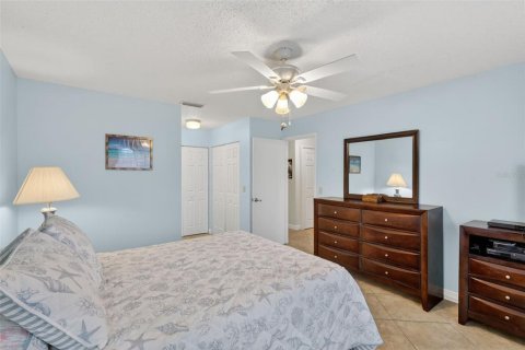 Condo in Bradenton, Florida, 2 bedrooms № 2109275 - photo 27