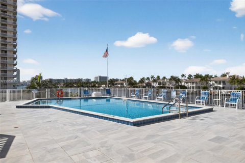 Снять в аренду кондоминиум в Холливуд, Флорида 2 спальни, 119.66м2, № 2017988 - фото 22