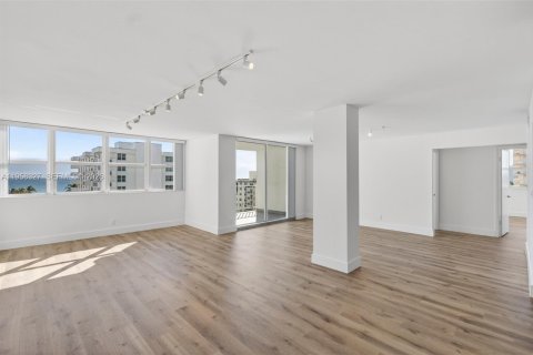 Снять в аренду кондоминиум в Холливуд, Флорида 2 спальни, 119.66м2, № 2017988 - фото 2