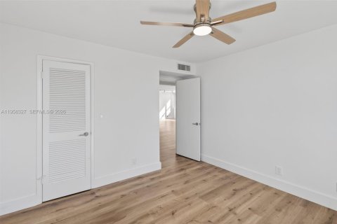 Снять в аренду кондоминиум в Холливуд, Флорида 2 спальни, 119.66м2, № 2017988 - фото 15