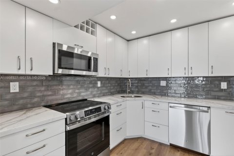 Снять в аренду кондоминиум в Холливуд, Флорида 2 спальни, 119.66м2, № 2017988 - фото 8