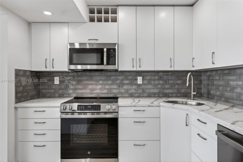 Снять в аренду кондоминиум в Холливуд, Флорида 2 спальни, 119.66м2, № 2017988 - фото 9