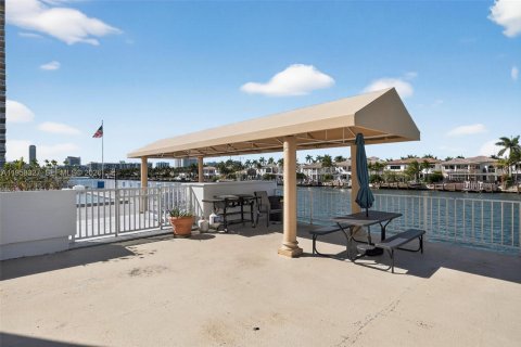 Снять в аренду кондоминиум в Холливуд, Флорида 2 спальни, 119.66м2, № 2017988 - фото 23