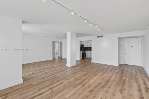 Снять в аренду кондоминиум в Холливуд, Флорида 2 спальни, 119.66м2, № 2017988 - фото 6