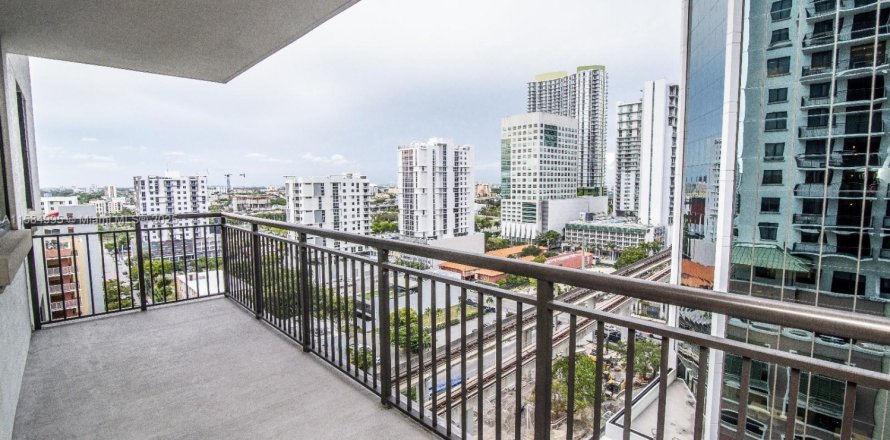Condo in Miami, Florida, 2 bedrooms № 1704025