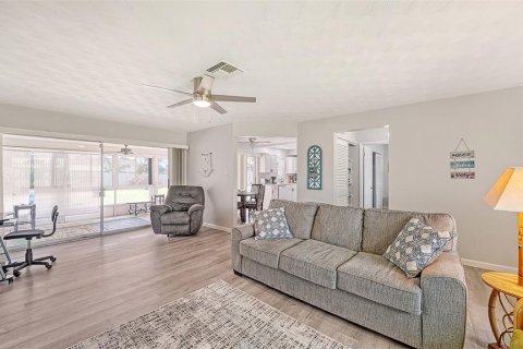 Casa en venta en Port Charlotte, Florida, 2 dormitorios, 169.45 m2 № 1609430 - foto 9
