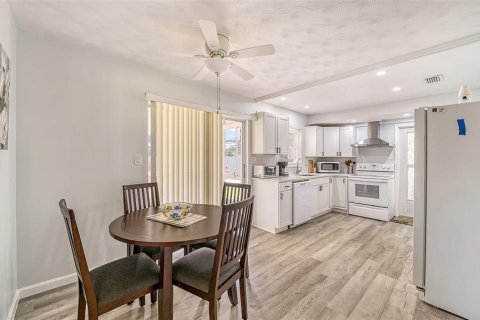 Casa en venta en Port Charlotte, Florida, 2 dormitorios, 169.45 m2 № 1609430 - foto 11