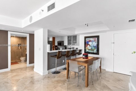 Apartment in Miami Beach, Florida 2 bedrooms, 100.15 sq.m. № 2402402 - photo 2