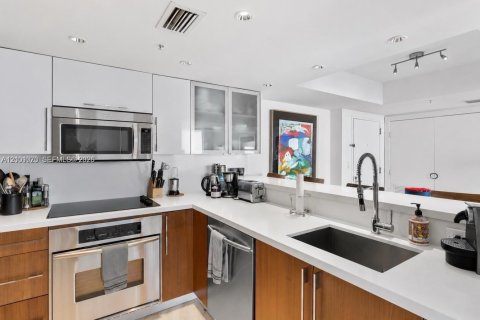 Apartment in Miami Beach, Florida 2 bedrooms, 100.15 sq.m. № 2402402 - photo 7