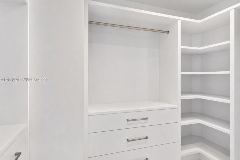 Apartment in Miami Beach, Florida 2 bedrooms, 100.15 sq.m. № 2402402 - photo 10