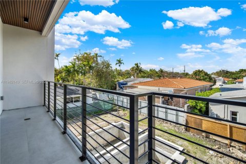 Touwnhouse à vendre à Miami, Floride: 4 chambres, 238.85 m2 № 2046569 - photo 18