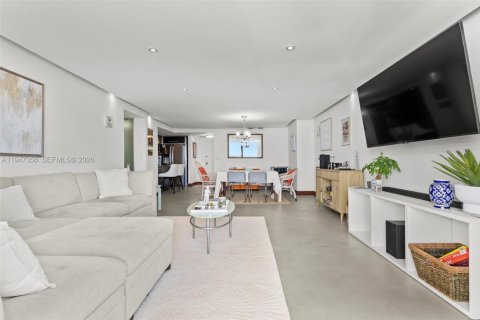 Condominio en venta en Hallandale Beach, Florida, 2 dormitorios, 118.91 m2 № 2006010 - foto 13