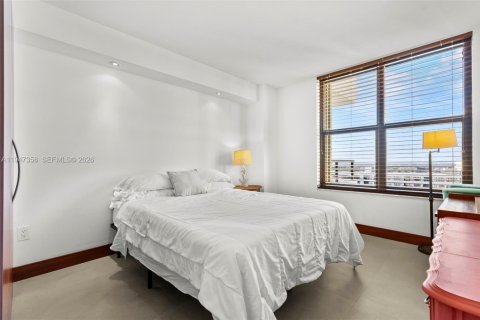 Condominio en venta en Hallandale Beach, Florida, 2 dormitorios, 118.91 m2 № 2006010 - foto 25