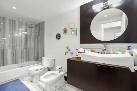 Condominio en venta en Hallandale Beach, Florida, 2 dormitorios, 118.91 m2 № 2006010 - foto 22