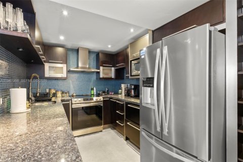 Condominio en venta en Hallandale Beach, Florida, 2 dormitorios, 118.91 m2 № 2006010 - foto 6