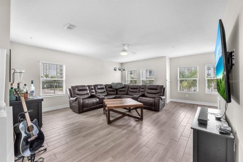 Adosado en venta en Tampa, Florida, 4 dormitorios, 234.49 m2 № 1801604 - foto 13