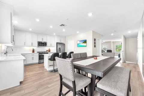 Adosado en venta en Tampa, Florida, 4 dormitorios, 234.49 m2 № 1801604 - foto 5