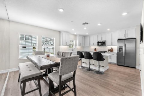 Adosado en venta en Tampa, Florida, 4 dormitorios, 234.49 m2 № 1801604 - foto 6