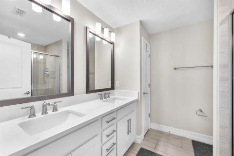 Adosado en venta en Tampa, Florida, 4 dormitorios, 234.49 m2 № 1801604 - foto 19