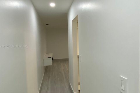 Villa ou maison à louer à Miami, Floride: 3 chambres, 147.71 m2 № 2091382 - photo 17