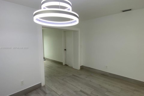 Villa ou maison à louer à Miami, Floride: 3 chambres, 147.71 m2 № 2091382 - photo 14