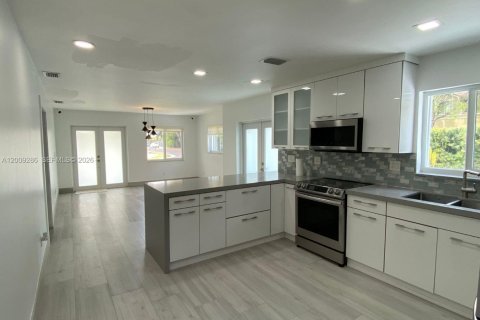 Villa ou maison à louer à Miami, Floride: 3 chambres, 147.71 m2 № 2091382 - photo 3