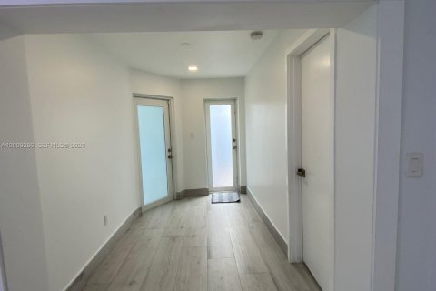 Villa ou maison à louer à Miami, Floride: 3 chambres, 147.71 m2 № 2091382 - photo 7